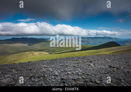 Lake District National Park Landschaft - EIN Blick über Blencathra vom Gipfelgrat des Skiddaw mit Kopierraum Stockfoto