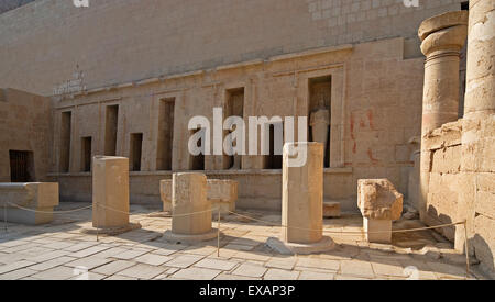 Deir el Bahari, Luxor, Ägypten: Tempel der Königin Hatschepsut (New Kingdom 1567-1080 v. Chr. (Djeser Djeseru) Stockfoto