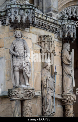 Gotische Statue des Heiligen römischen Kaisers Karl 4. Luxemburg Saint John The Baptist Kathedrale Wroclaw Stockfoto