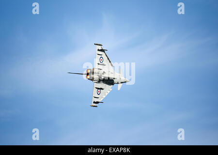 Goodwood, UK. 28. Juni 2015. Ein RAF - Typhoon FGR4 Flugzeugs in der Luftschlacht um England Farben beim Festival der Geschwindigkeit 2015. Stockfoto