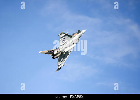 Goodwood, UK. 28. Juni 2015. Ein RAF - Typhoon FGR4 Flugzeugs in der Luftschlacht um England Farben beim Festival der Geschwindigkeit 2015. Stockfoto