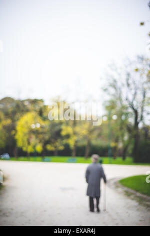 Mailand-Stadtlandschaft, die farbigen Hintergrund unscharf Stockfoto
