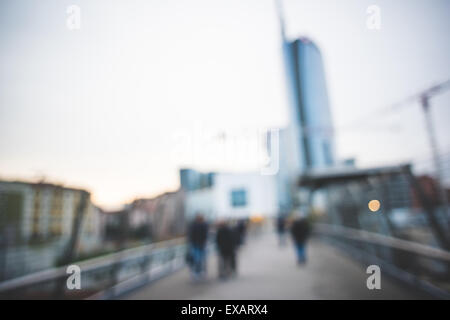 Mailand-Stadtlandschaft, die farbigen Hintergrund unscharf Stockfoto