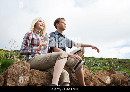 junges Paar mit Reisen zu brechen, auf den Kanaren Stockfoto