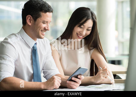 Offizier Arbeitnehmer zusammenarbeiten Stockfoto