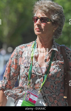 Wimbledon London, UK. 10. Juli 2015.  Ehemalige britische 1977 Damen Wimbledonsieger Virgina Wade bei der AELTC im Männer Semi Finaltag des 2015 WImbledon Tennis Championships Credit kommt: Amer Ghazzal/Alamy Live-Nachrichten Stockfoto