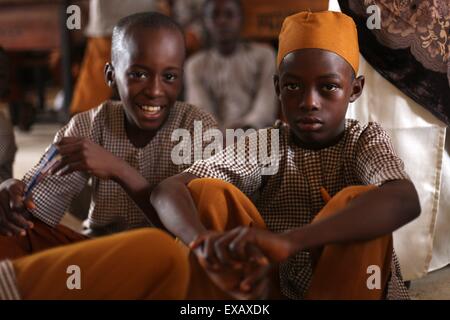 Kinder, die Examen in islamische Schule in Nigeria Stockfoto