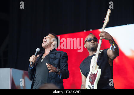 Lionel Richie und seine Band auf die Pyramide Bühne beim Glastonbury Music Festival Somerset 2015 Stockfoto