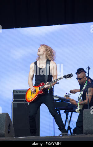 Lionel Richie und seine Band auf die Pyramide Bühne beim Glastonbury Music Festival Somerset 2015 Stockfoto