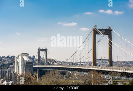 Tamar Brücke und The Royal Albert Bridge überqueren den Fluss Tamar in Süd-west England, Verknüpfung von Devon und Cornwall. Stockfoto