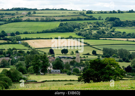 Landschaft mit Blick auf Long Compton Village, Warwickshire, England, UK Stockfoto