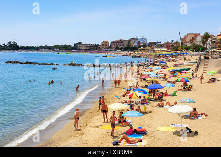 Strand von Giardini Naxos, Messina Bezirk, Sizilien, Italien Stockfoto