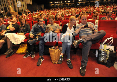 Karlovy Vary, Tschechien. 10. Juli 2015. Atmosphäre während der 50. Internationales Filmfestival in Karlovy Vary, Tschechische Republik, 10. Juli 2015. © Slavomir Kube es/CTK Foto/Alamy Live-Nachrichten Stockfoto