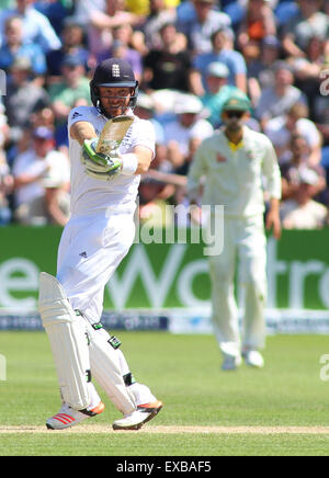 CARDIFF, WALES - Juli 10: Ian Bell von England spielt einen Schuss bei Tag drei des 1. Investec Asche Test-Match zwischen England und Australien im SWALEC Stadion am 10. Juli 2015 in Cardiff, Vereinigtes Königreich. (Foto von Mitchell Gunn/ESPA) Stockfoto