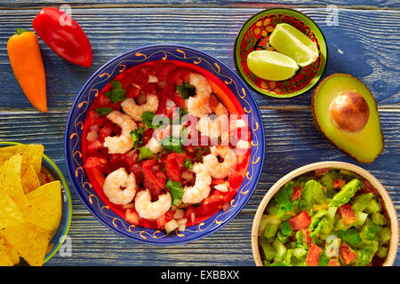 Ceviche de Camaron Garnelen mit Nachos und Guacamole mexikanisches Essen Stockfoto