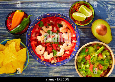 Ceviche de Camaron Garnelen mit Nachos und Guacamole mexikanisches Essen Stockfoto