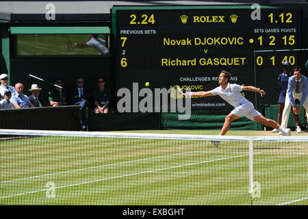 Wimbledon, Großbritannien. 10. Juli 2015. Das Tennisturnier von Wimbledon. Gentlemens Singles Halbfinale Spiel zwischen topgesetzte Novak Djokovic (SRB) und 21. Samen Richard Gasquet (FRA) Credit: Action Plus Sport/Alamy Live News Stockfoto