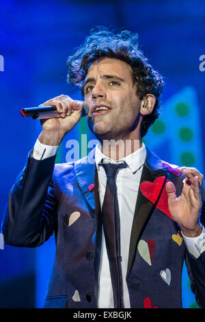 Barcelona, Katalonien, Spanien. 10. Juli 2015. Libanesisch-britischer Sänger und Songschreiber MIKA führt live auf der Bühne beim "Pedralbes Music Festival" in Barcelona Credit: Matthias Oesterle/ZUMA Wire/ZUMAPRESS.com/Alamy Live News Stockfoto