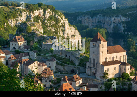 Am frühen Morgen über Saint-Cirq-Lapopie, Lot-Tal, Midi-Pyrenäen, Frankreich Stockfoto