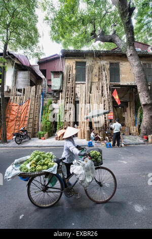 Anbieter verkaufen Buddhas Hand (citrus Medica) in Hanoi, Vietnam Stockfoto