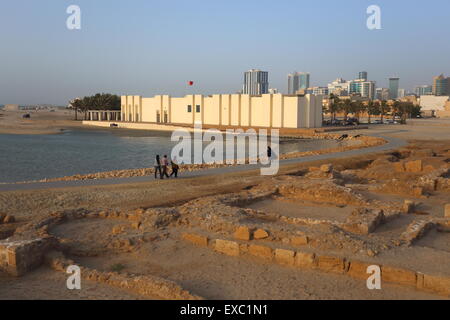 Bahrain Fort Museum mit Ausgrabungen der Dilmun-Ära Ruinen vor, Königreich von Bahrain Stockfoto