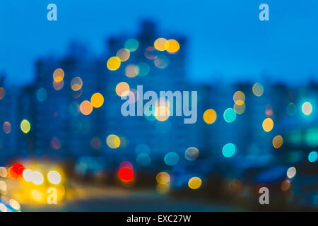 Defokussierten blau Bokeh Großstadt Hintergrund. Stockfoto