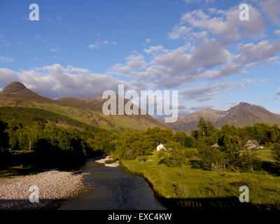 Ein Blick auf die Pap Glencoe ' Sgorr Na Ciche "aus Invercoe, Glencoe, Argyll, Schottland, Großbritannien. Stockfoto