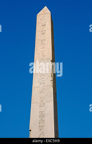 Karnak, Luxor, Ägypten. Tempel von Karnak Heiligen Gott Amon: Obelisken des Pharaos Hatshepsut oder Maatkara Stockfoto