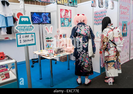 London, UK. 11. Juli 2015. Fans und Besucher versammeln sich im O2 Centre in Greenwich zum Hyper Japan, das Festival, japanischen Kultur, Essen und Musik feiert. Bildnachweis: Stephen Chung / Alamy Live News Stockfoto