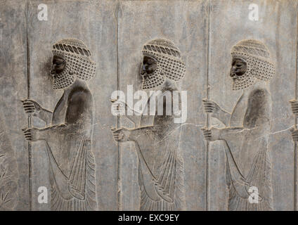 Basrelief abbildenden Susisch Wachen im Apadana, Fars Provinz, Persepolis, Iran Stockfoto