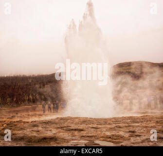 Geysir ausbrechen Stockfoto