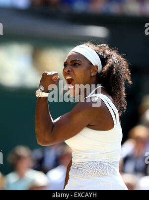 London, UK. 11. Juli 2015. Serena Williams aus den USA feiert scoring während Dameneinzel Finale mit Garbine Muguruza Spaniens am 2015 Wimbledon Championships in Wimbledon, London, Großbritannien am 11. Juli 2015 Südwest. Bildnachweis: Han Yan/Xinhua/Alamy Live-Nachrichten Stockfoto