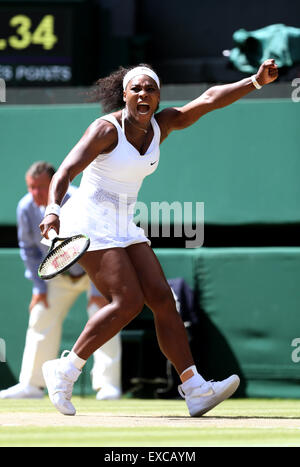 London, UK. 11. Juli 2015. Serena Williams aus den USA feiert scoring während Dameneinzel Finale mit Garbine Muguruza Spaniens am 2015 Wimbledon Championships in Wimbledon, London, Großbritannien am 11. Juli 2015 Südwest. Bildnachweis: Han Yan/Xinhua/Alamy Live-Nachrichten Stockfoto