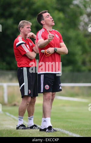 Ex-Spieler FC Barnsley und Sheffield United Trainer Chris Morgan (rechts). Bild: Scott Bairstow/Alamy Stockfoto