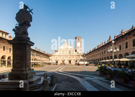 Reinassance Ducale Platz in Vigevano, in der Nähe von Mailand, Italien Stockfoto