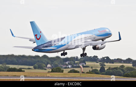 Thomson Airways Boeing 757 G-OOBD vom Flughafen London-Luton LTN Stockfoto