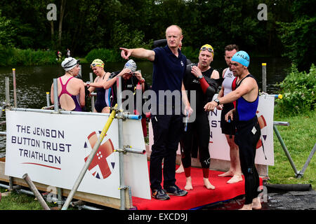 Derby, Großbritannien. 11. Juli 2015. Elite Schwimmer Vorbereitung für die morgige Jensen Button Triathlon die in diesem Jahr im Markeaton Park, Derby, UK stattfindet. 11. Juli 2015 Foto Credit: Steve Tucker/Alamy Live News Stockfoto