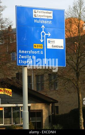 Verkehrsschild an einer Hauptstraße in der Stadt Nunspeet Central Holland Gelderland Niederlande NL 2014 Stockfoto