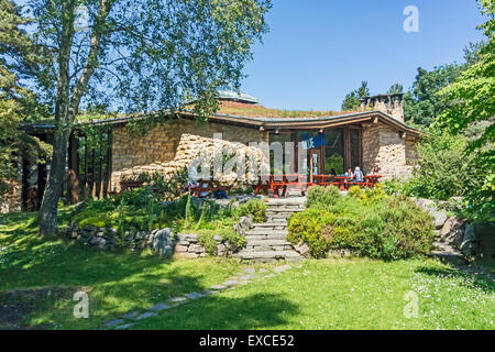 Blauer Engel-Café im Osten Ginster Co-Gehäuse-Cluster in Findhorn Eco Village Naturschutzgebiet Moray Schottland Stockfoto