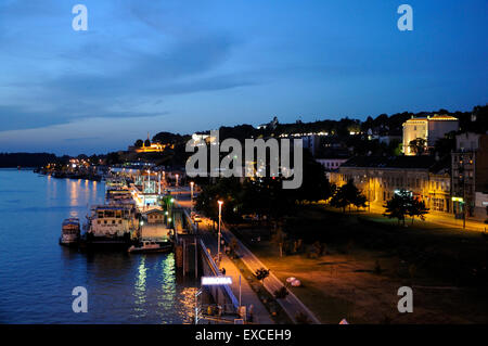 Nacht Blick von Branko Brücke in Belgrad. Stockfoto