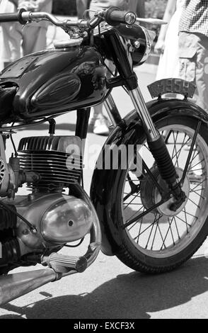 Details der Oldtimer classic Motorrad in schwarz / weiß Stockfoto