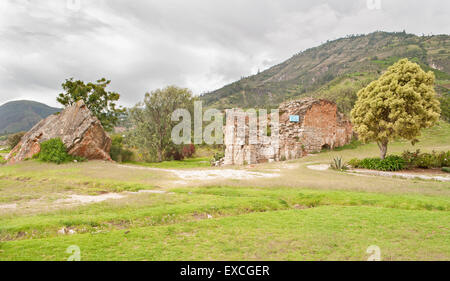 Yungay in Peru - die Rouins der Kirche. Der Campo Santo Memorial für die 1970 Erdbeben und 50.000 Opfer Stockfoto