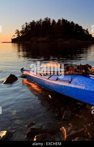 Seekajak bei Sonnenaufgang, Pipers Lagoon Park, Nanaimo, Vancouver Island, Britisch-Kolumbien Stockfoto