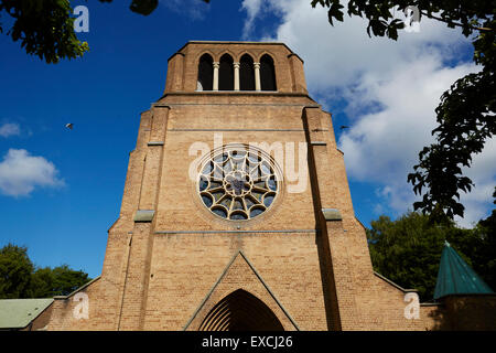 Hale Manchester Cheshire Uk Dorf Kirche Heilige Engel außen Stockfoto