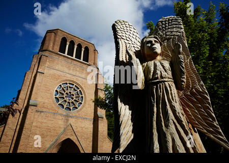 Hale Manchester Cheshire Uk Dorf Kirche Heilige Engel außen Stockfoto