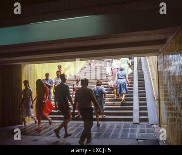 Kiew, Ukraine. 12. Juni 1989. Menschen verwenden unterirdische Gängen, um die breiten Alleen in Kiew, die Hauptstadt der Ukraine zu überqueren. © Arnold Drapkin/ZUMA Draht/Alamy Live-Nachrichten Stockfoto