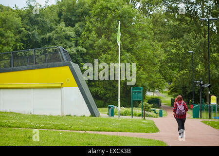 Runcorn ist eine Stadt und Fracht Industriehafen in Halton, Cheshire, UK.  Abgebildete Phoenix Park als Teil des Waldes Mersey, Phoe Stockfoto