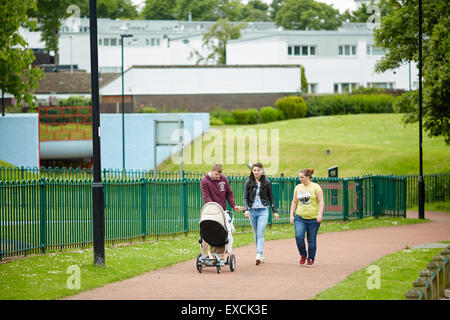 Runcorn ist eine Stadt und Fracht Industriehafen in Halton, Cheshire, UK.  Abgebildete Phoenix Park als Teil des Waldes Mersey, Phoe Stockfoto