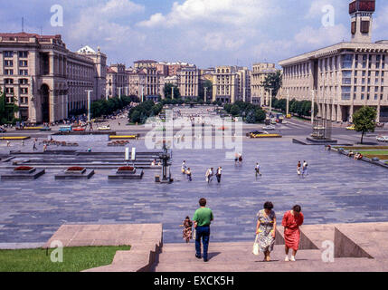 Kiew, Ukraine. 12. Juni 1989. Der Platz der Oktoberrevolution im Zentrum von Kiew im Jahr 1989. Jetzt war es die Hauptstadt der Ukraine, Maidan Nezalezhnosti (Unabhängigkeitsplatz) umbenannt, nach dem Fall der Sowjetunion im Dezember 1991 © Arnold Drapkin/ZUMA Draht/Alamy Live News Stockfoto