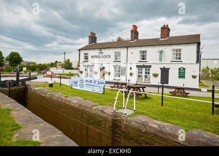 Kings Lock Inn Middlewich Kanal in Cheshire Stockfoto